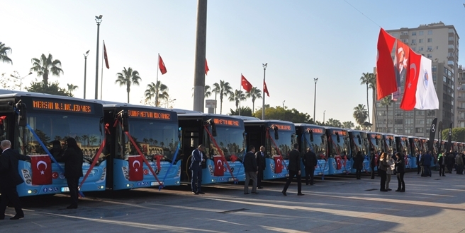 Mercedes-Benz Türk’ün yılın ilk otobüs teslimatı: Mersin Büyükşehir Belediyesi’ne 30 adet Conecto!