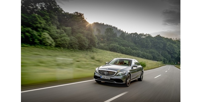 Mercedes-Benz otomobiller artık 4 yıl geçerli sınırsız kilometre garantisi ile satışa sunuluyor!