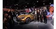 Mercedes-Benz yeni modelleri 2017 Detroit Otomobil Fuar?nda sahnede..