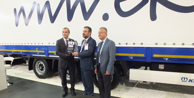 KRONE, TIR EXPODA EN ÇOK İLGİ GÖREN MODELLERİNİ SERGİLEDİ.