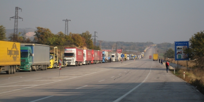 İRAN TARAFI TÜRK TIRLARINA EŞİT MUAMELE YAPILMASI KONUSUNDA  YEŞİL IŞIK YAKTI