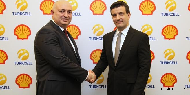 Türkiye’de akaryakıt sektöründe bir ilk: Shell ve Turkcell müşterileri araçtan inmeden SMS ile yakıt alacak