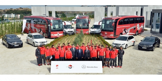 Mercedes-Benz Türk, 19 yıldır kesintisiz desteklediği A Milli Futbol Takımı’nı EURO 2016 eleme maçında da yalnız bırakmadı