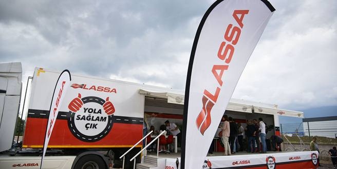 LASSA “YOLA SAĞLAM ÇIK ” ekibi tüm Türkiye’de şoförlerle buluşmaya devam ediyor.