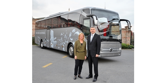 Mercedes Yeni Tourismo ile yüksek konfor ve güvenlik sunuyor