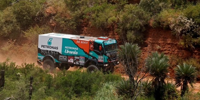 Iveco Dakar’ın 2. etabında podyumda. İlk 10 içinde 4 araçla etabı tamamladı.