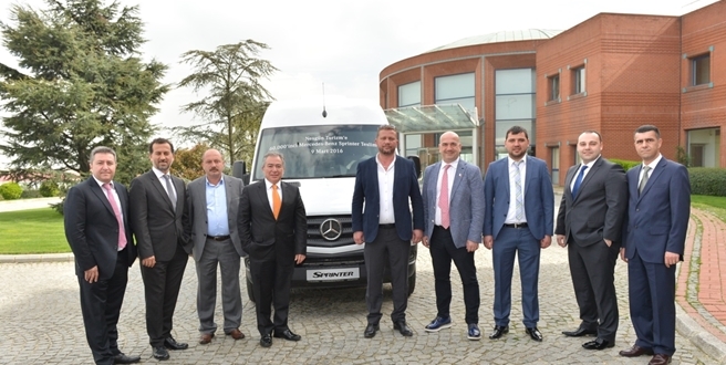 Mercedes-Benz Türk, 60.000’inci Sprinter’i Nesgün Turizm’e teslim etti.