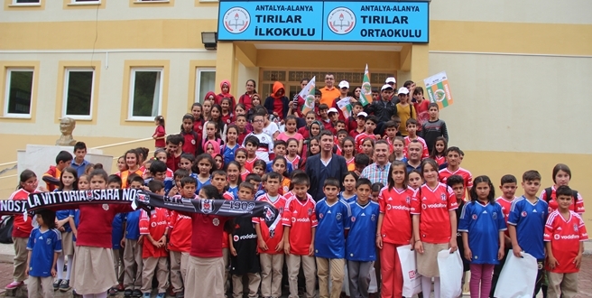 Bu kez Alanya’da ‘Geleceğe Işık Tut’tu