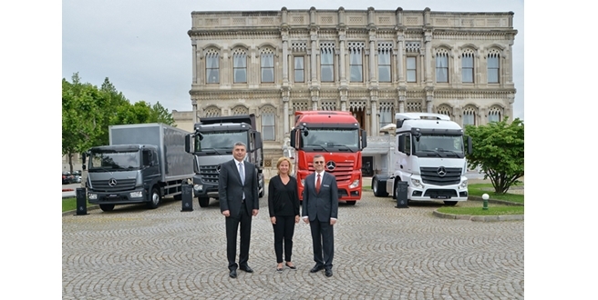 Mercedes-Benz Türk, kamyon segmentinde yenilediği geniş ürün yelpazesini tanıttı.