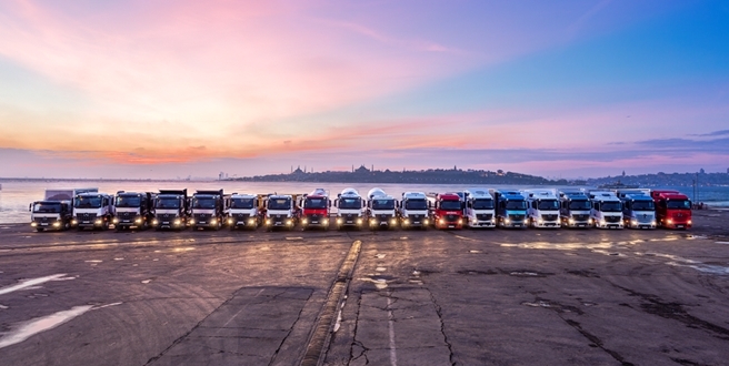Mercedes-Benz Türk, yeni kamyonlarını bu sefer de İzmirlilerle buluşturuyor