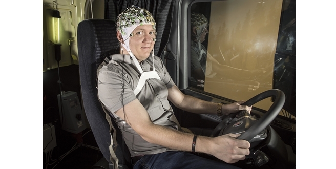 SCANIA, DAHA GÜVENLİ SÜRÜŞ İÇİN KULLANICININ BEYİN DALGALARINI TAKİP EDİYOR