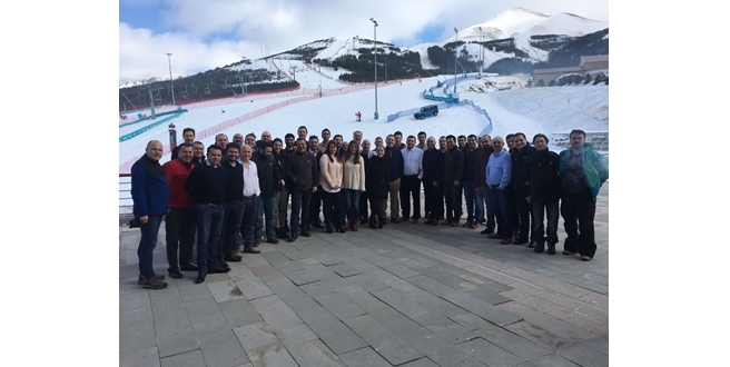 50. yılını kutlayan Mercedes-Benz Türk, şehirlerarası otobüs pazarındaki liderliğini bayileri ile kutladı
