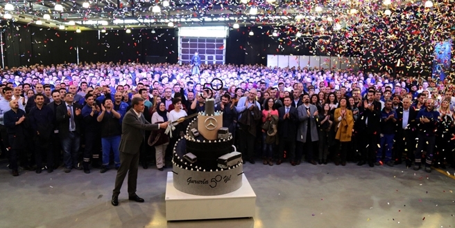 Mercedes-Benz Türk 50. yılını tüm çalışanları ile coşkuyla kutladı
