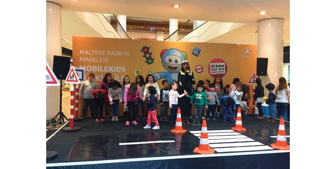 Mercedes-Benz Türk’ün MobileKids Trafik Eğitim Projesi,  Maltepe AVM’de çocuklarla buluştu