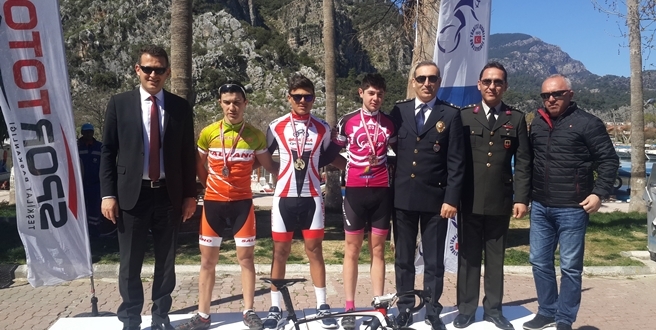 Brisaspor’dan 3 kupa 10 madalya