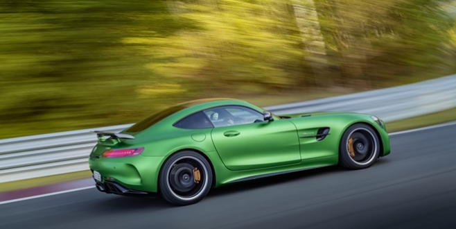 Dünyanın en zorlu yarış pistinden yollara çıktı: Yeni Mercedes-AMG GT R