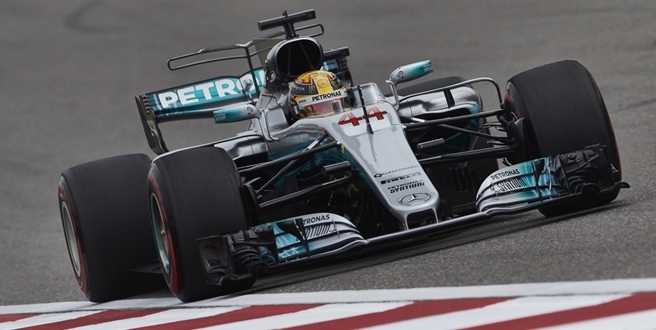 Mercedes AMG Petronas ve Hamilton’dan ilk zafer