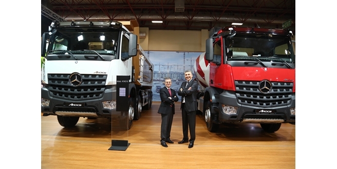 Mercedes-Benz Türk Beton Fuarı’nda Aksaray üretimi Arocs’ları sergiliyor.