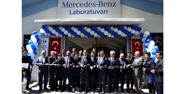 Mercedes-Benz Türk, “EML’miz Geleceğin Yıldızı” Projesi ile eğitimi desteklemeye devam ediyor..