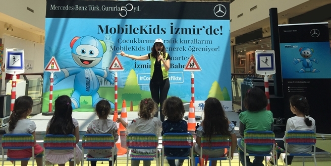 Mercedes-Benz Türk’ün MobileKids Trafik Eğitim Projesi,  İzmir’de çocuklarla buluştu