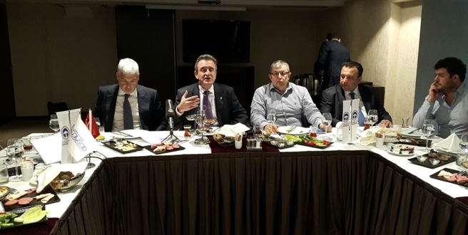 Uluslararası politik ilişkiler otomotiv sektörünü ticari açıdan nasıl etkiliyor?