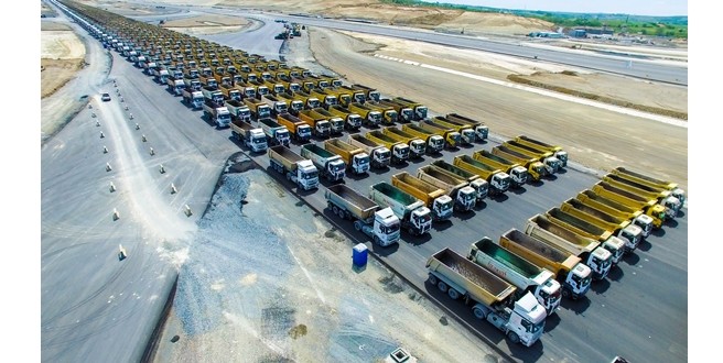 Yeni Havalimanı ‘1453’adet – “En Uzun Kamyon Geçidi” ile İstanbul’u selamladı