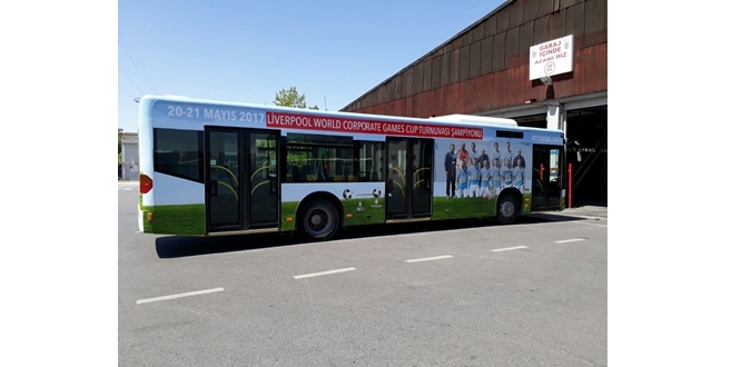 İETT Otobüsleri Dördüncü Kez Dünya Şampiyonu Olan İETT Futbol Takımı’nın Posterleriyle Giydirildi