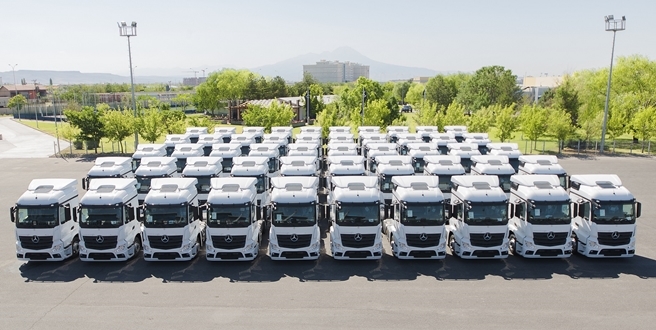 Mercedes-Benz Türk’ten Akkoç Lojistik filosuna 50 adet Actros çekici