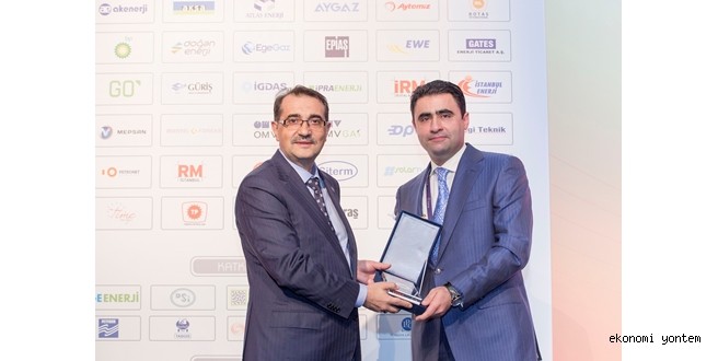 SOCAR Türkiye, 8. Türkiye Enerji Zirvesi’nde ‘Altın Vana’ ödülüne layık görüldü