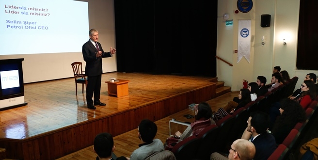 Enerji sektörünün duayeni Selim Şiper, tecrübelerini öğrenciler ile paylaştı