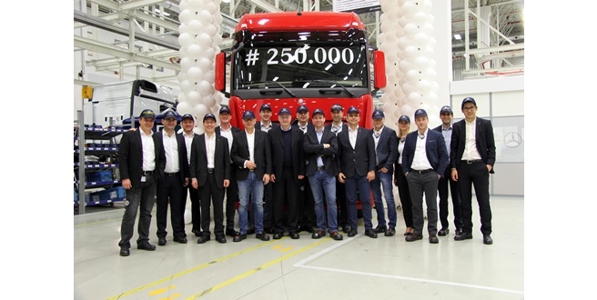 Mercedes-Benz Türk’ün  250.000’inci kamyonu banttan indi