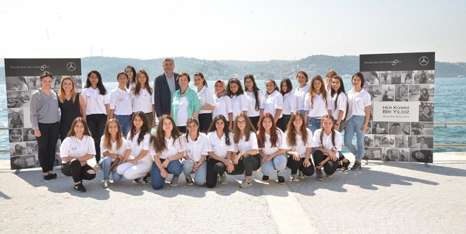 Mercedes-Benz Türk gençlerin yanında