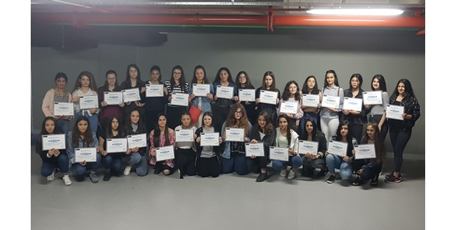 Mercedes-Benz Türk’ün Yıldız Kızlar’ı Kodluyor