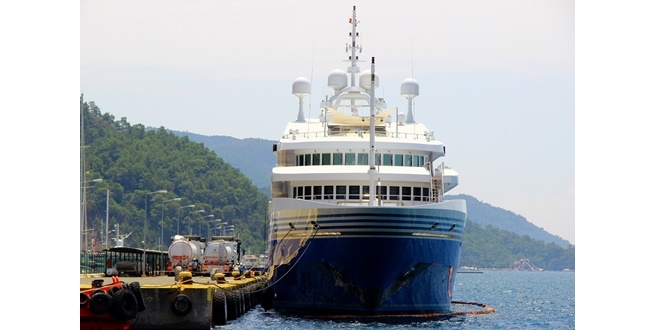 Petrol Ofisi lüks mega yat Queen Miri’ye yakıt ikmali yaptı