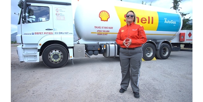 Shell’den yine bir ilk: Türkiye’nin ilk kadın LPG tankeri sürücüsü Shell’de görevine başladı