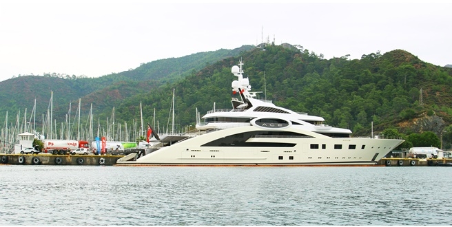 Petrol Ofisi, mega lüks yat Ace’ye yakıt ikmali yaptı