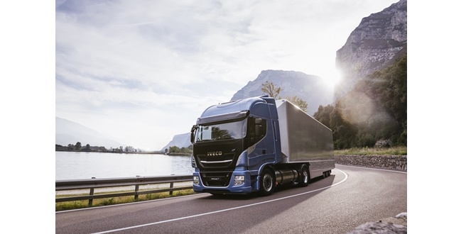 IVECO, Küçük-Ölçek LNG Zirvesinde “Taşımacılıkta LNG’nin En Proaktif Kullanımı” Ödülünü aldı