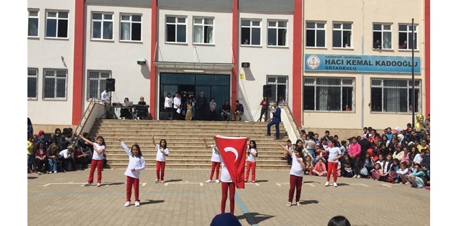 Hacı Kemal Kadooğlu Ortaokulunda 23 Nisan Coşkusu