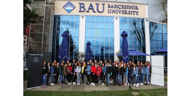 Mercedes-Benz Türk’ün Yıldız Kızlar’ı Bilişim Teknolojileri Eğitim Programı’nda buluştu