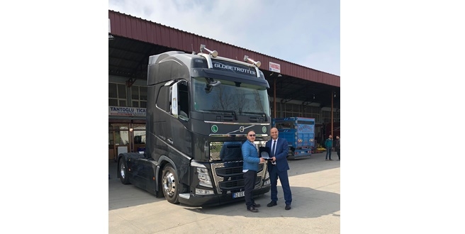 Tantaoğlu Ticaret’e ilk Volvo Trucks teslimatı