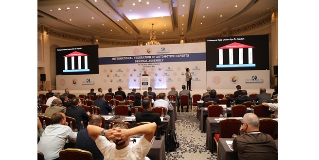 Mercedes-Benz Türk, eksperlere kamyon ve otobüslerdeki hasar onarım süreçlerini anlattı