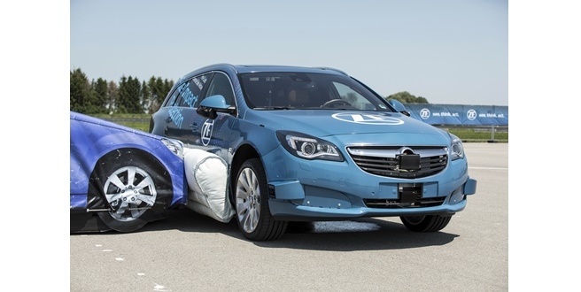 ZF, Dünyanın İlk Harici Yan Hava Yastığı Sistemini Sunuyor