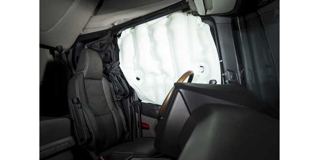 SCANIA, DÜNYANIN İLK YAN PERDE HAVA YASTIKLI AĞIR TİCARİ ARACINI ÜRETTİ