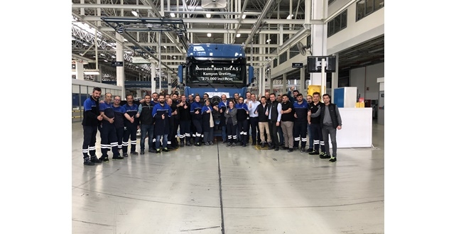 Mercedes-Benz Türk Aksaray Kamyon Fabrikası’nda 275.000’inci kamyon banttan indi
