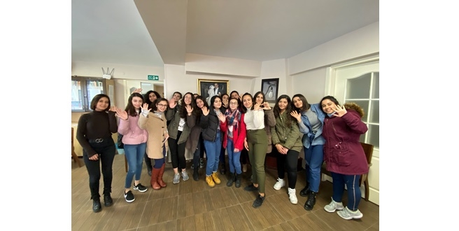 Mercedes-Benz Türk, İzmir’deki Yıldız Kızlar’la buluştu