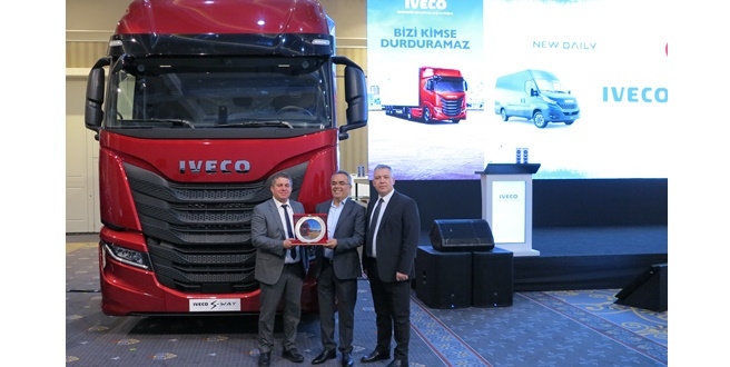 IVECO, ilk IVECO S-WAY çekicileri törenle teslim etti.