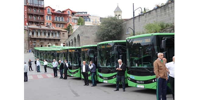Anadolu Isuzu midibüs ihracat şampiyonluğunu devam ettiriyor