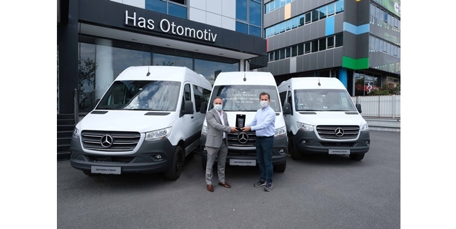 Mercedes-Benz Otomotiv Hafif Ticari Araçlar, Ofses Turizm’e 18 adet Sprinter teslim etti