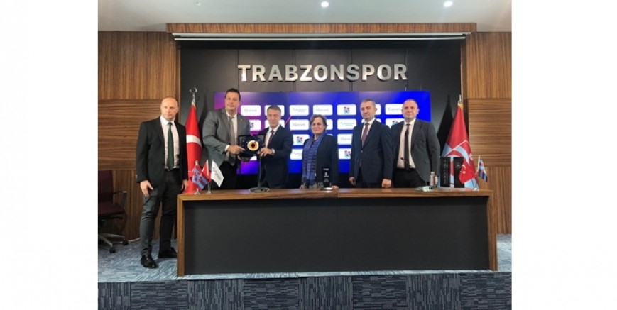 Ali Osman Ulusoy Turizm’den Trabzonspor’a özel tasarım Mercedes-Benz Tourismo 16 2+1