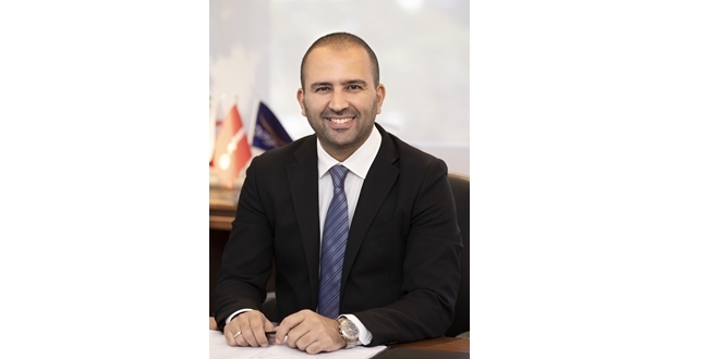 Aytemiz müşterisi yakıtını aracından inmeden alıyor